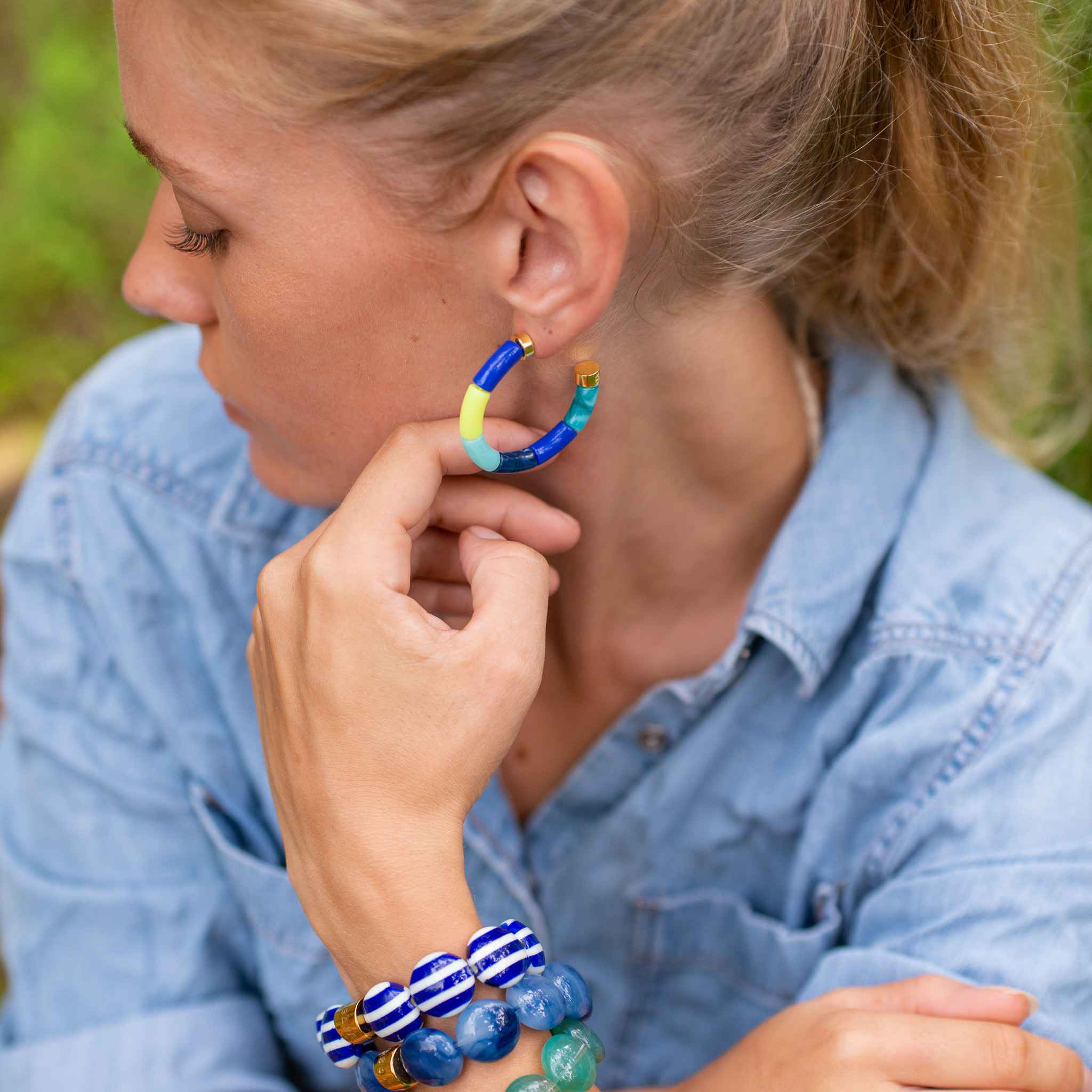 Boucles d’oreilles créoles perles bleues interchangeables | Vela Parabaya Parabaya